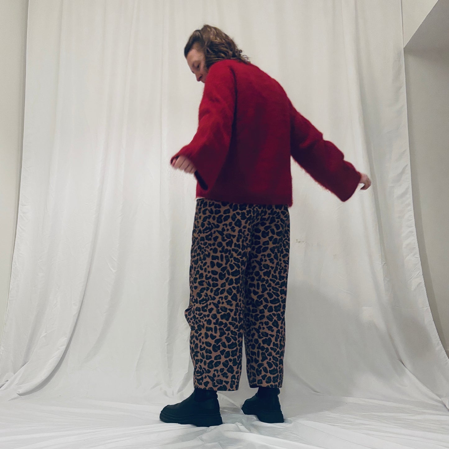 Leopard barrel-leg trousers